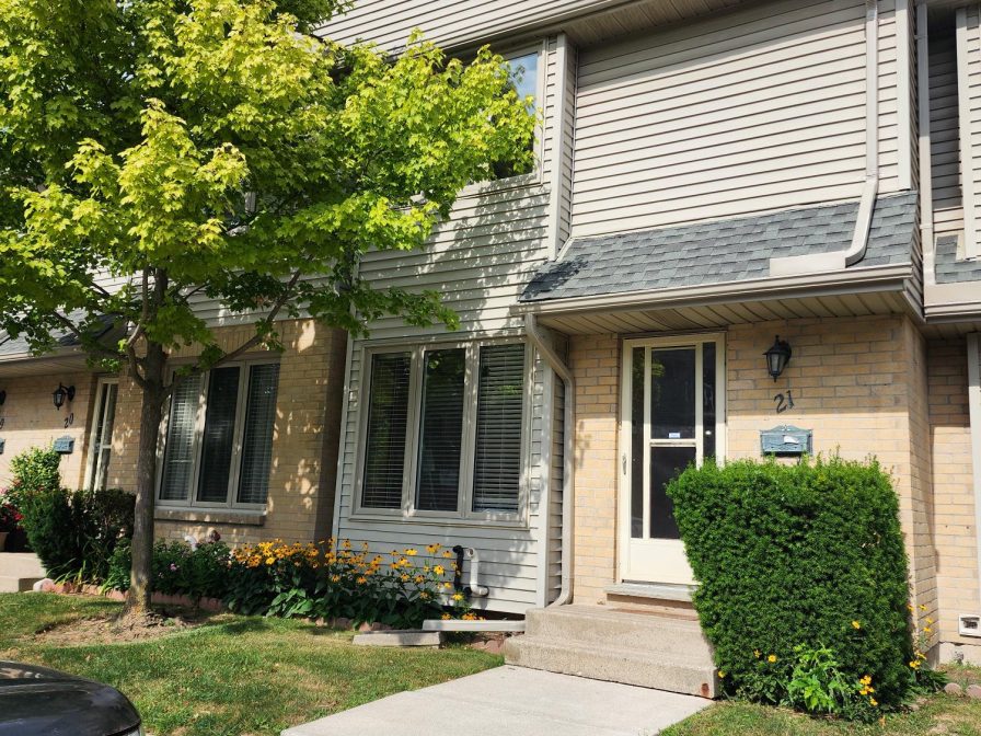 Renovated 3 Bedroom 2.5 Bath Townhouse 1290 Bently Drive $1949.00 Plus Utilities