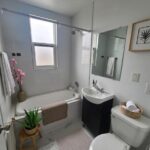 2 bedroom apartments for rent in Windsor - bathroom