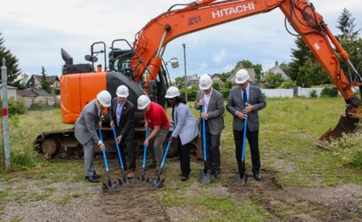 Community leaders at the Doorways to Dreams groundbreaking in London, Ontario